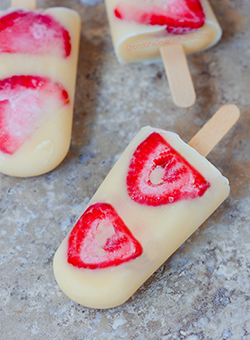 Frozen yogurt popsicles